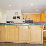 Howard Johnson By Wyndham South Lake Tahoe