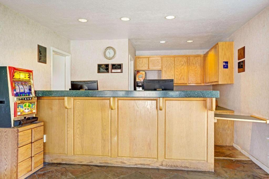 Hotel Howard Johnson By Wyndham South Tahoe 2*