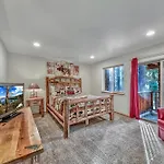Black Bear Villa - Large 4 Bedroom 4 Ba Hot Tub Game Room