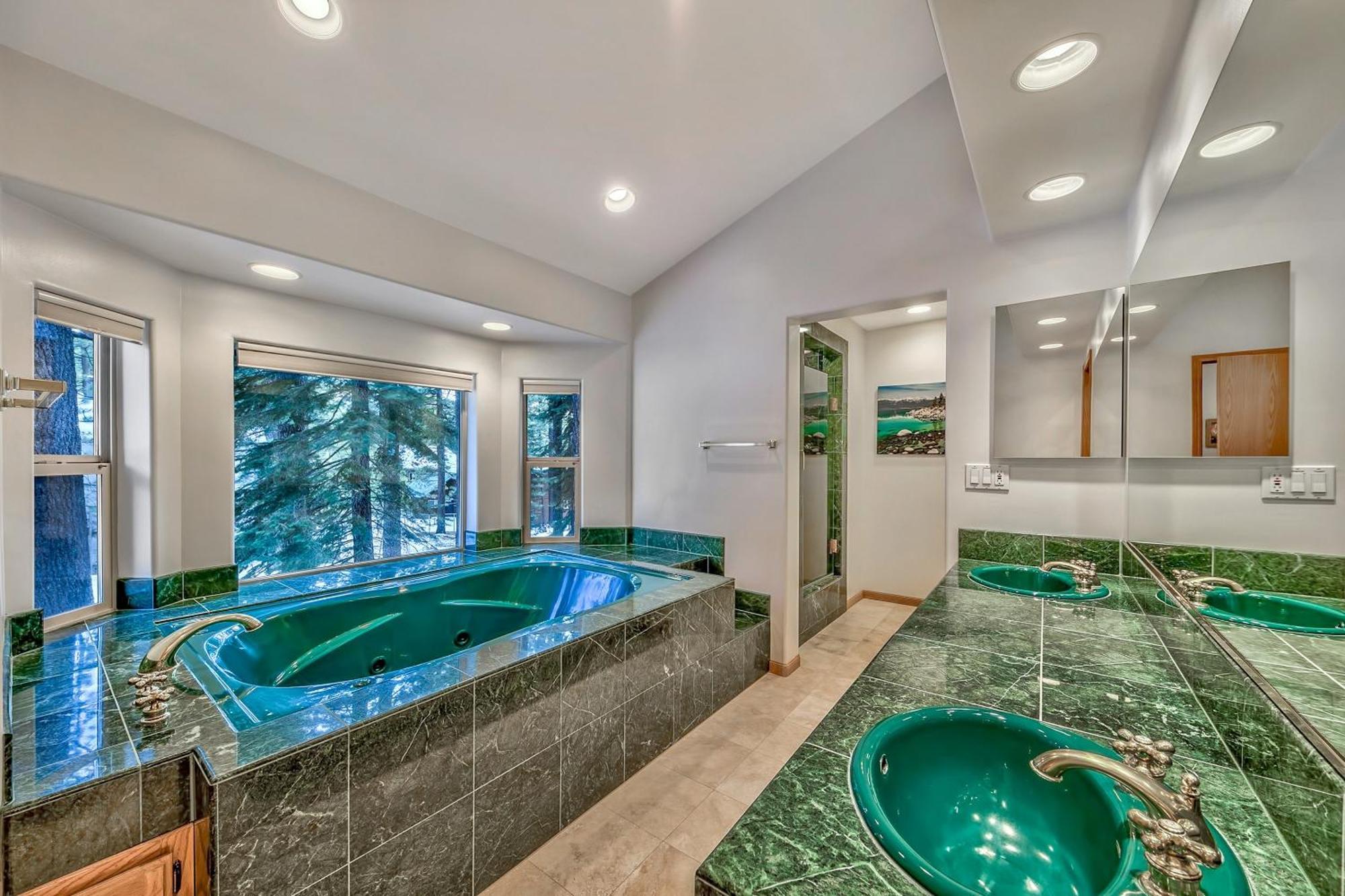 Black Bear - Large 4 Bedroom 4 Ba Hot Tub Game South Lake Tahoe