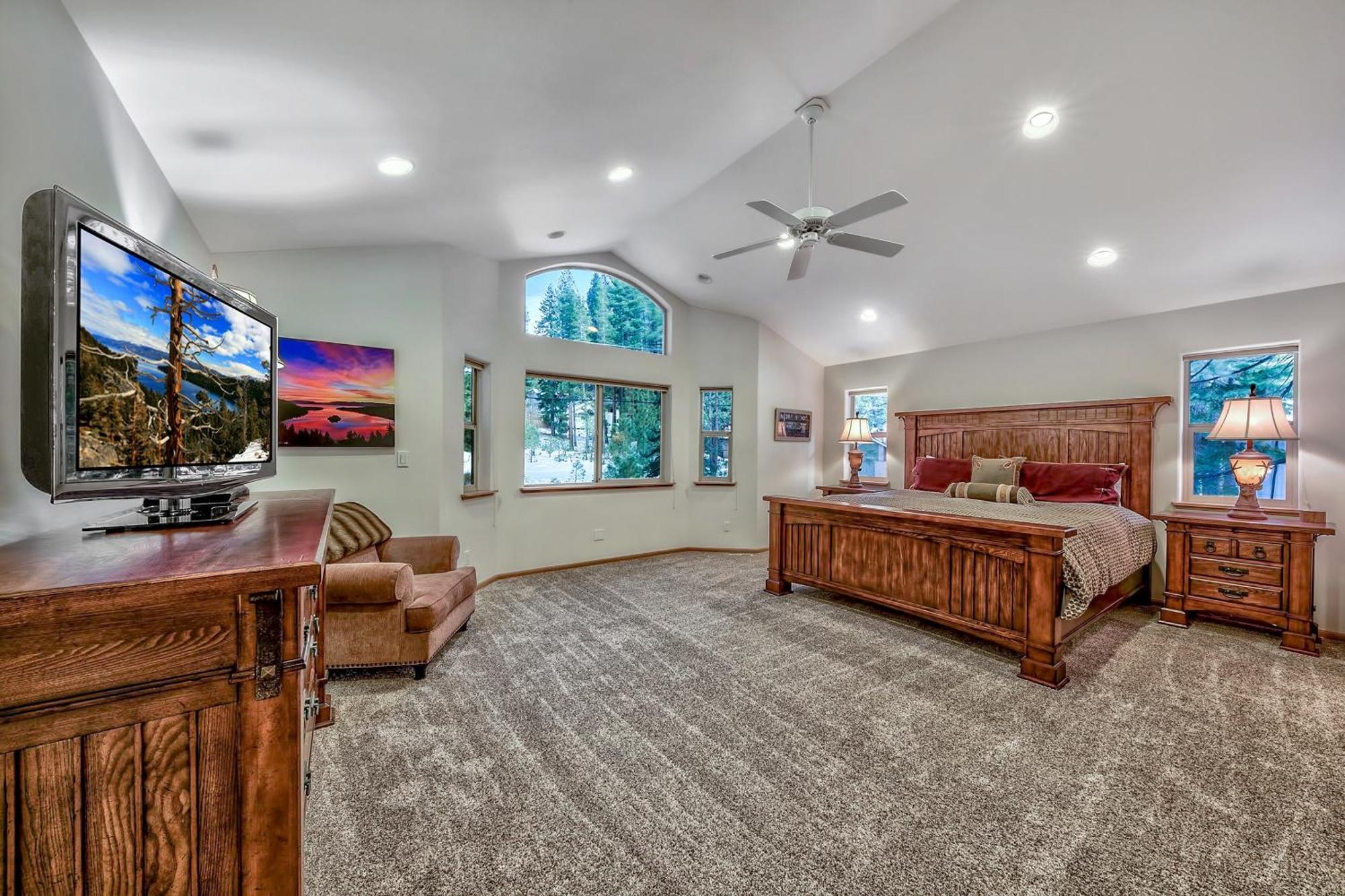 Black Bear - Large 4 Bedroom 4 Ba Hot Tub Game * South Lake Tahoe
